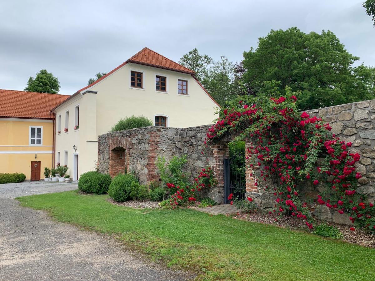 Zamek Jindrichovice Hotel Kolinec Exterior photo
