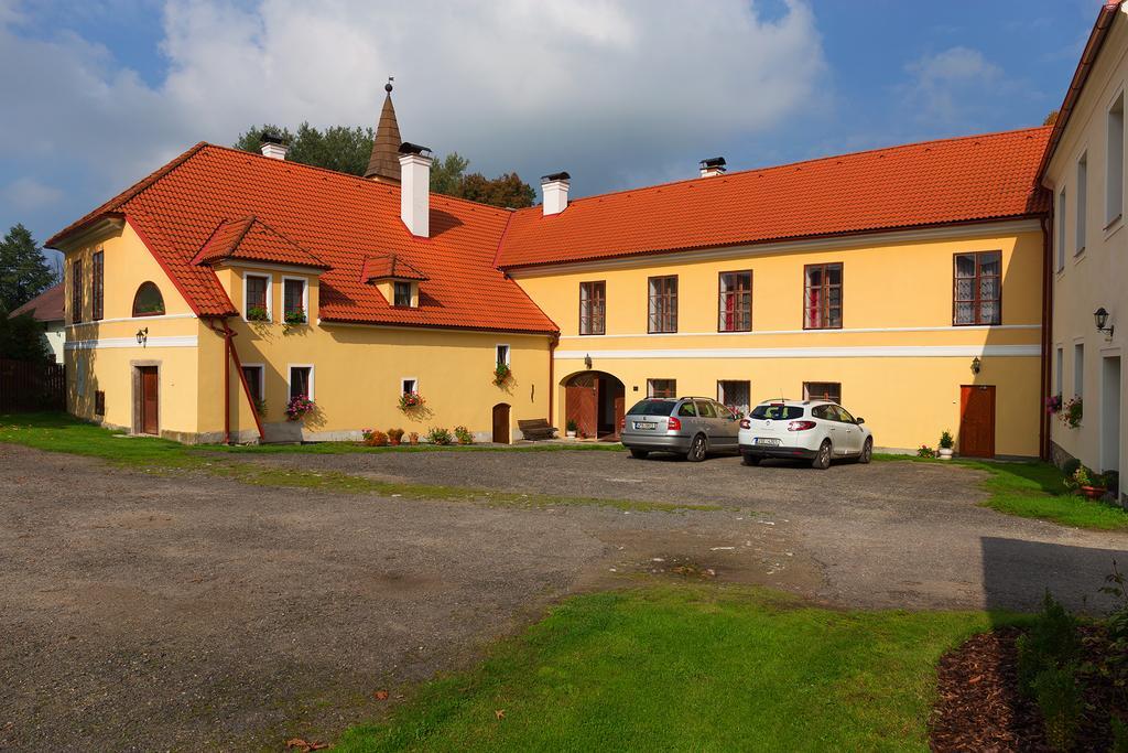Zamek Jindrichovice Hotel Kolinec Exterior photo