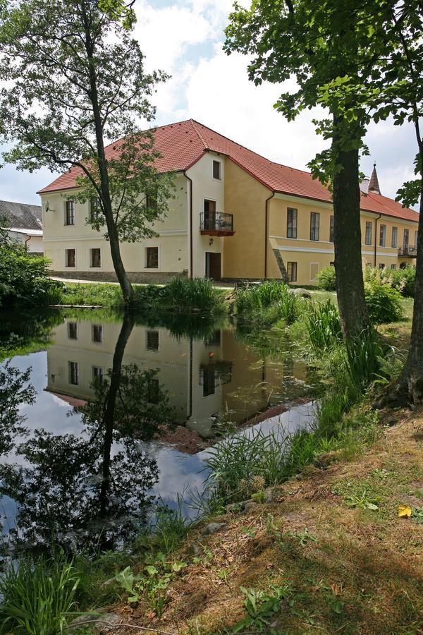 Zamek Jindrichovice Hotel Kolinec Exterior photo