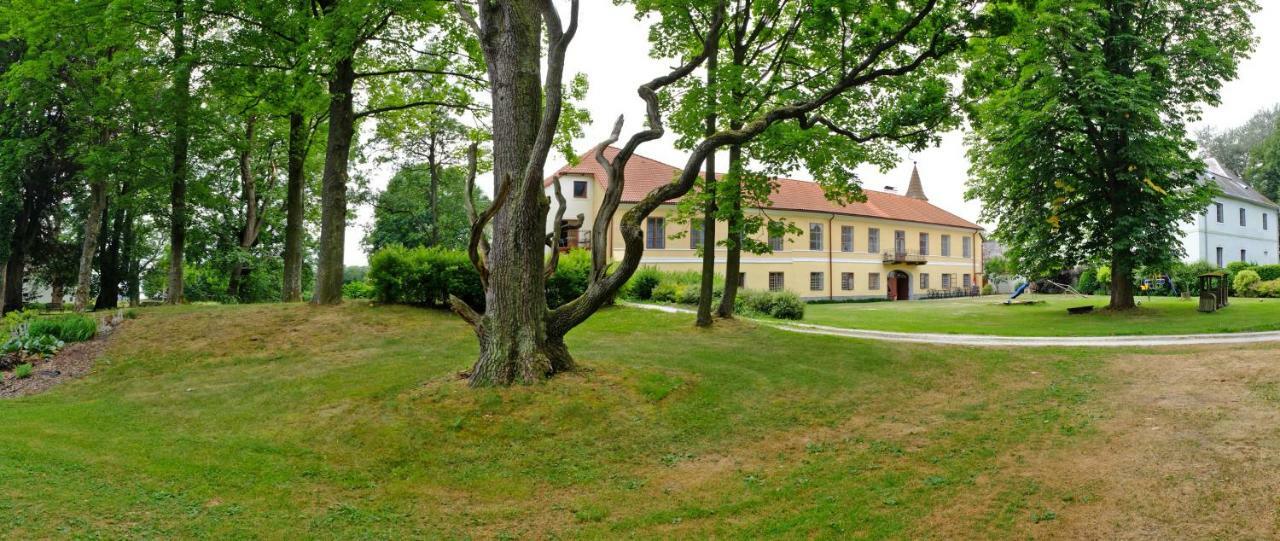 Zamek Jindrichovice Hotel Kolinec Exterior photo